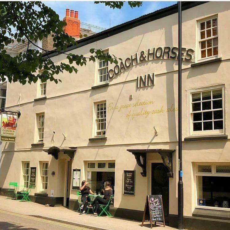 The Coach And Horses Inn Chepstow Eksteriør bilde